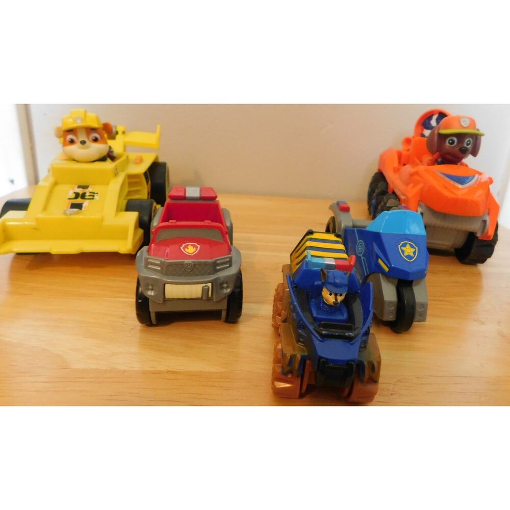 Paw Patrol Vehicles Set of 5, with 2 Pups  Preowned